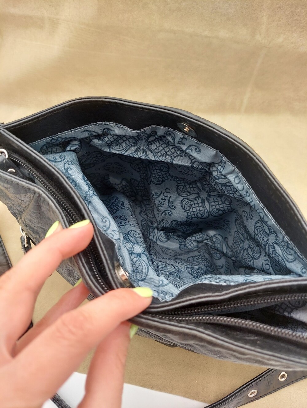 Stone Mountain Black leather purse - Picture 7 of 8